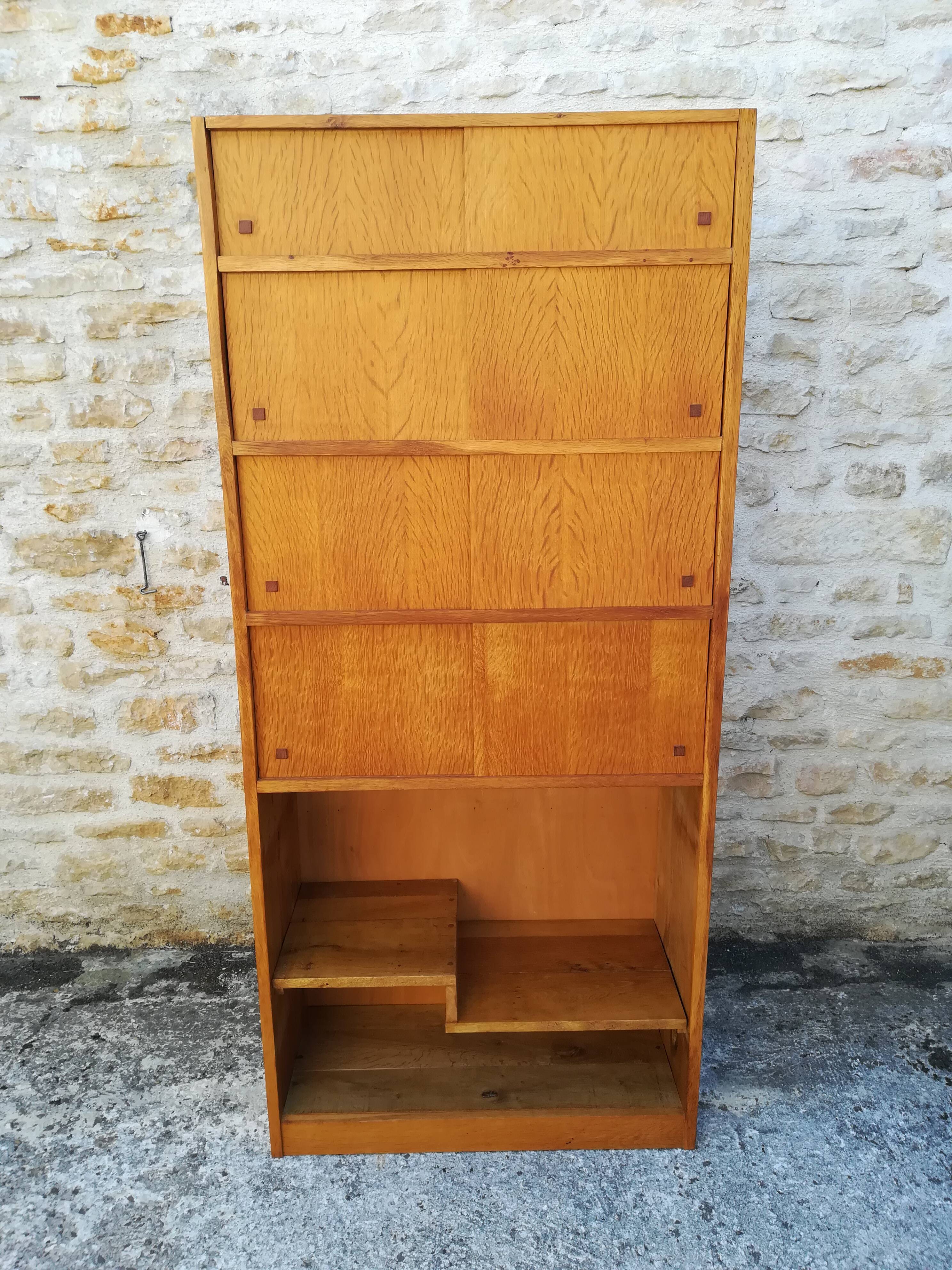 Buffet with sliding doors