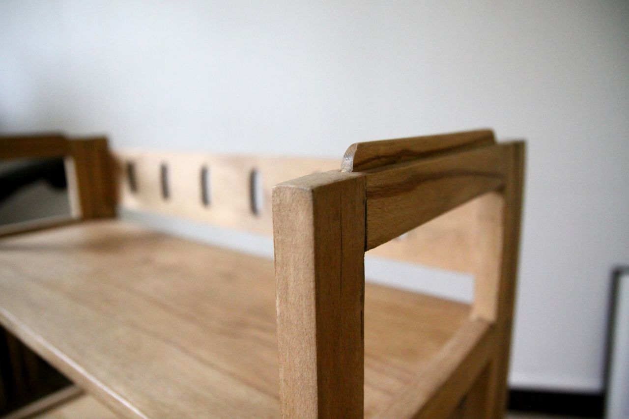 Folding wooden bookseller shelf