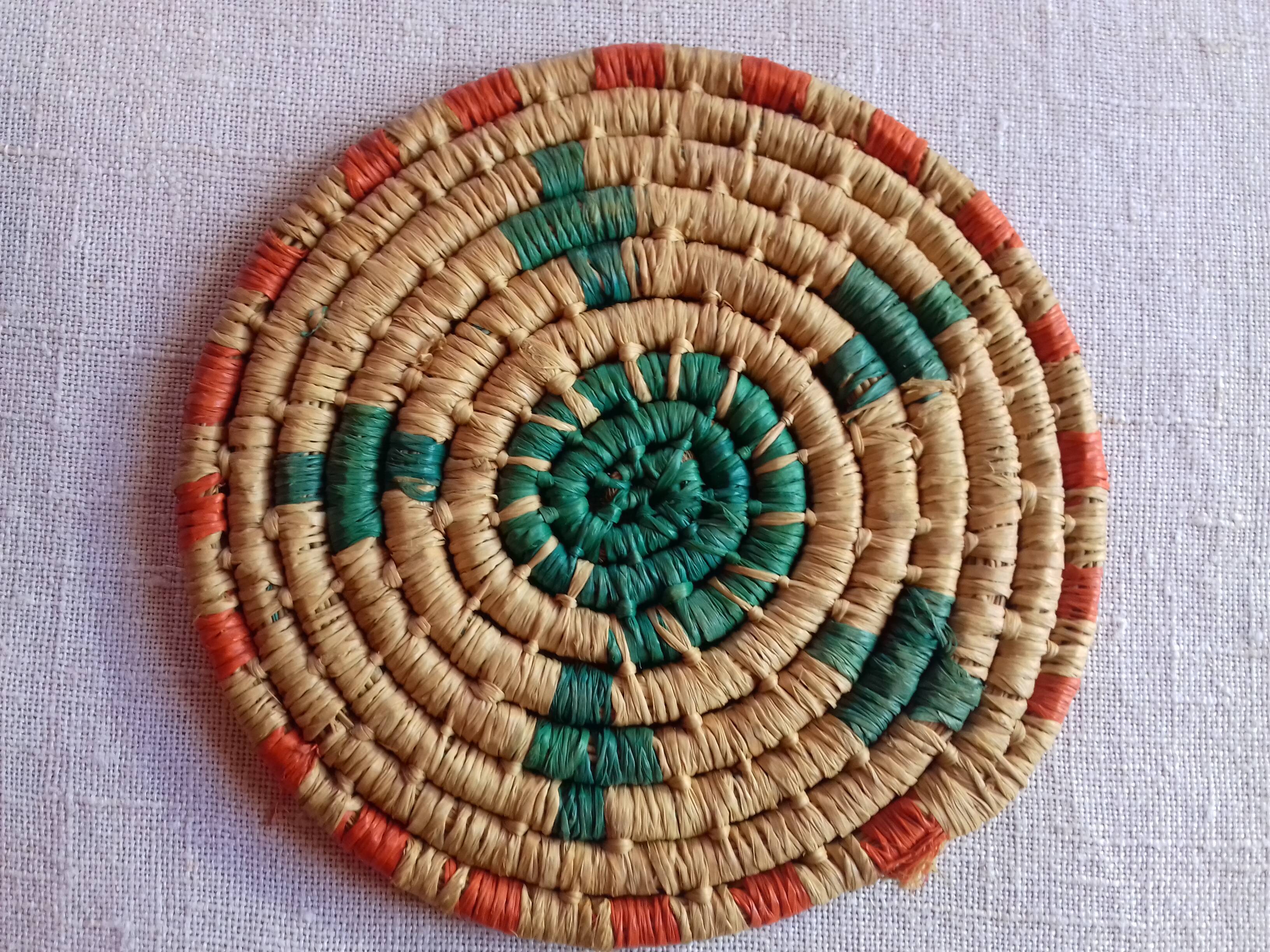 4 braided bottle mats