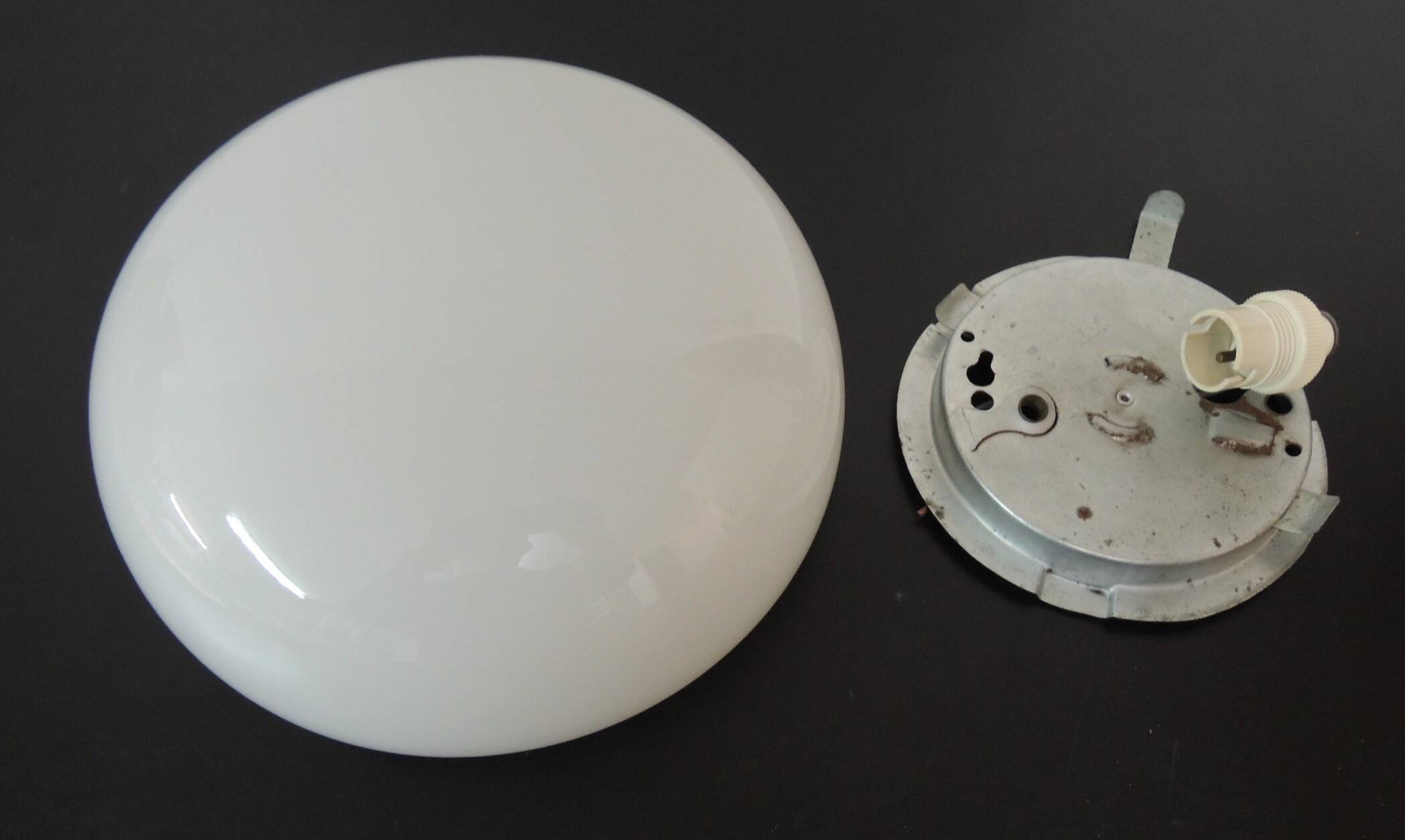 Round opaline ceiling light