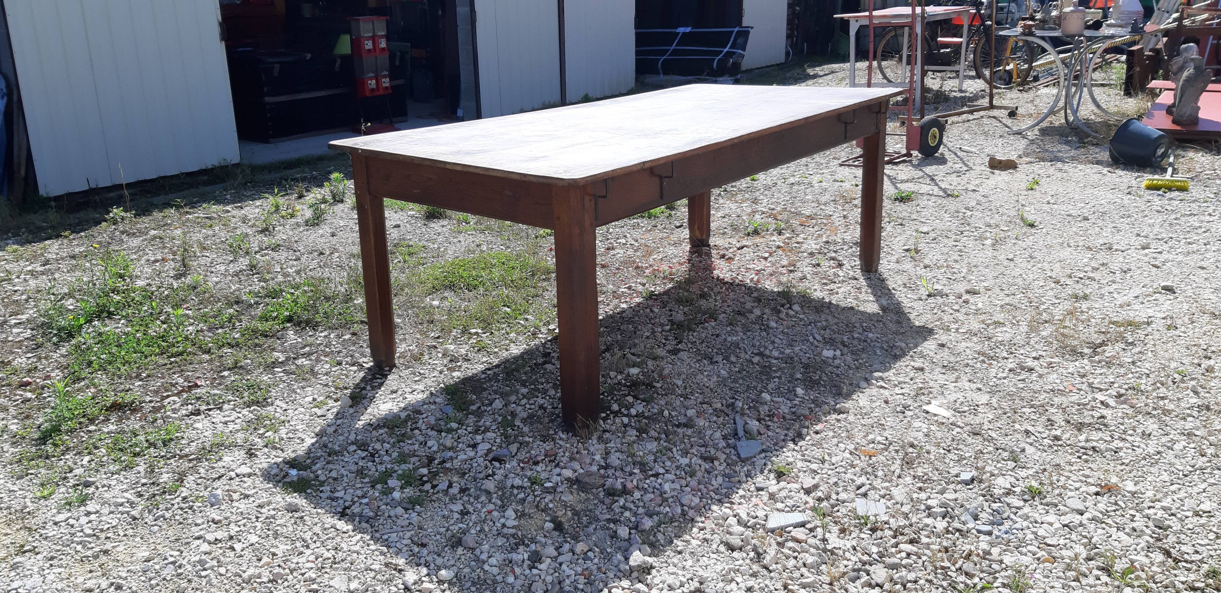 Country farm table in pine