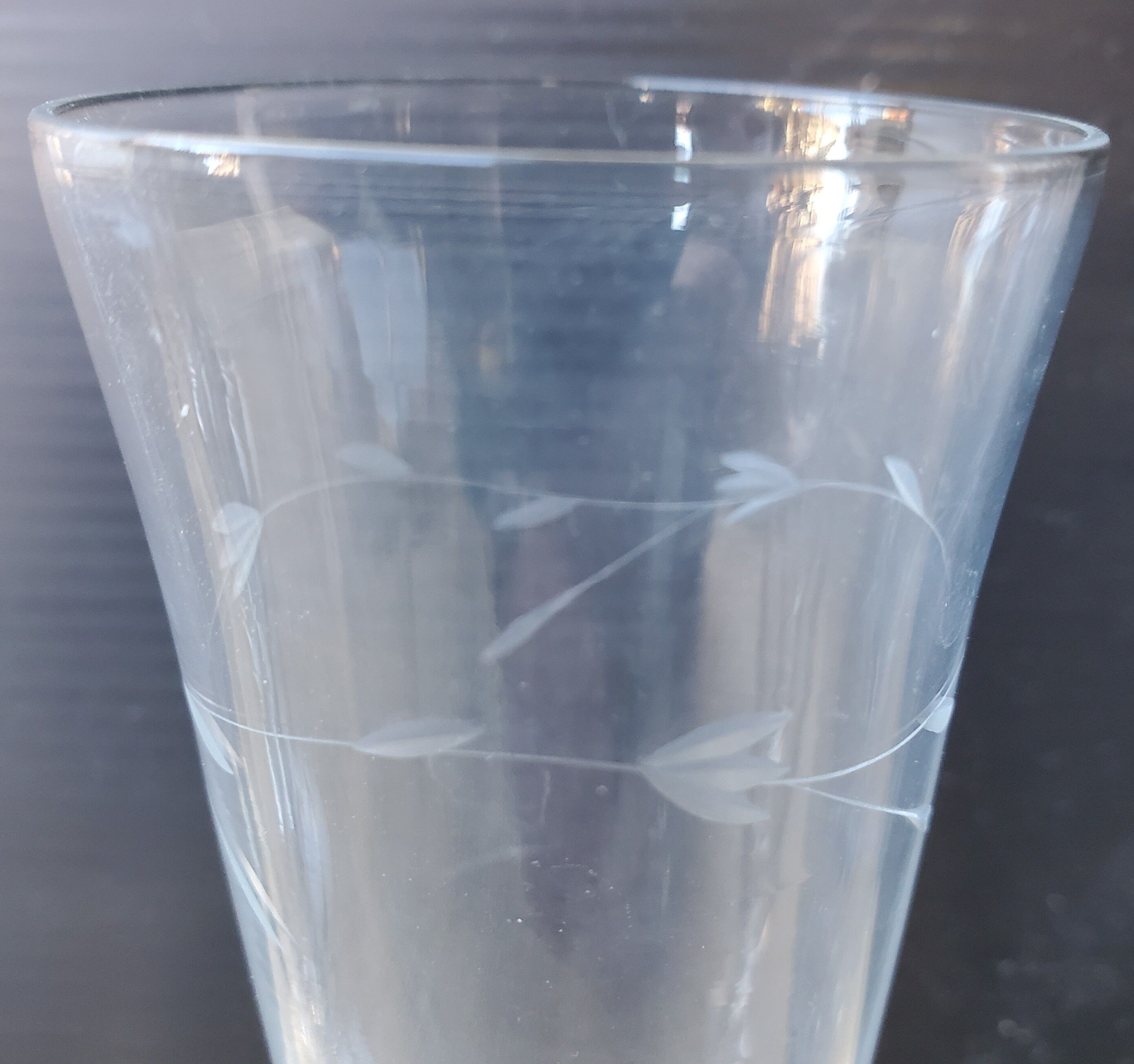 6 flutes à champagne en verre ciselé