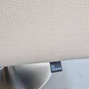 Fauteuil Cece pivotant en cuir de Leolux