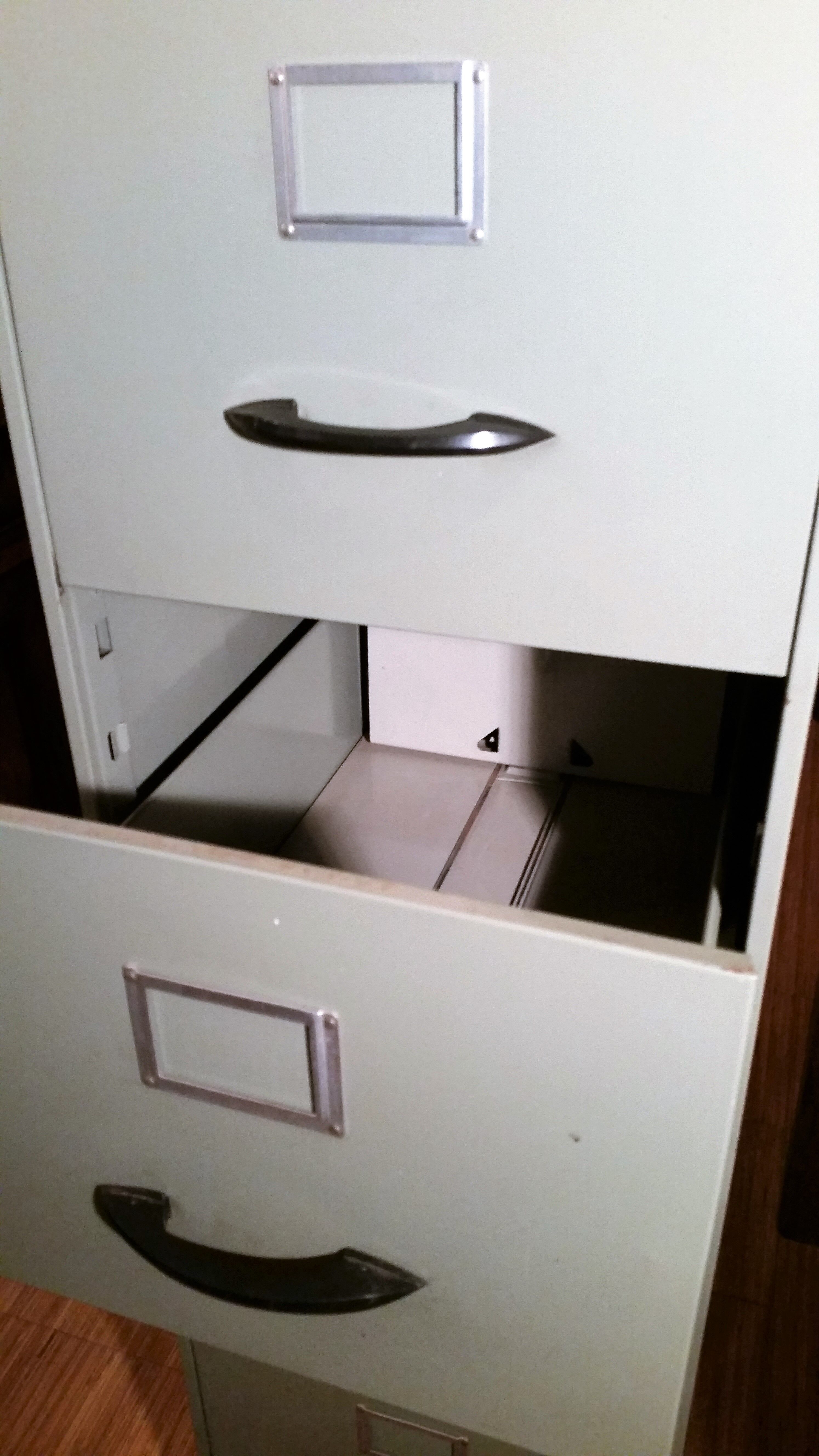 Meuble en métal à 4 tiroirs des années 60