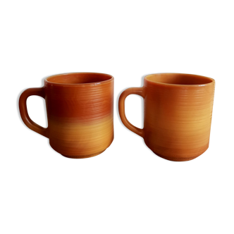 Duo of brown mugs in Arcopal model Volcano