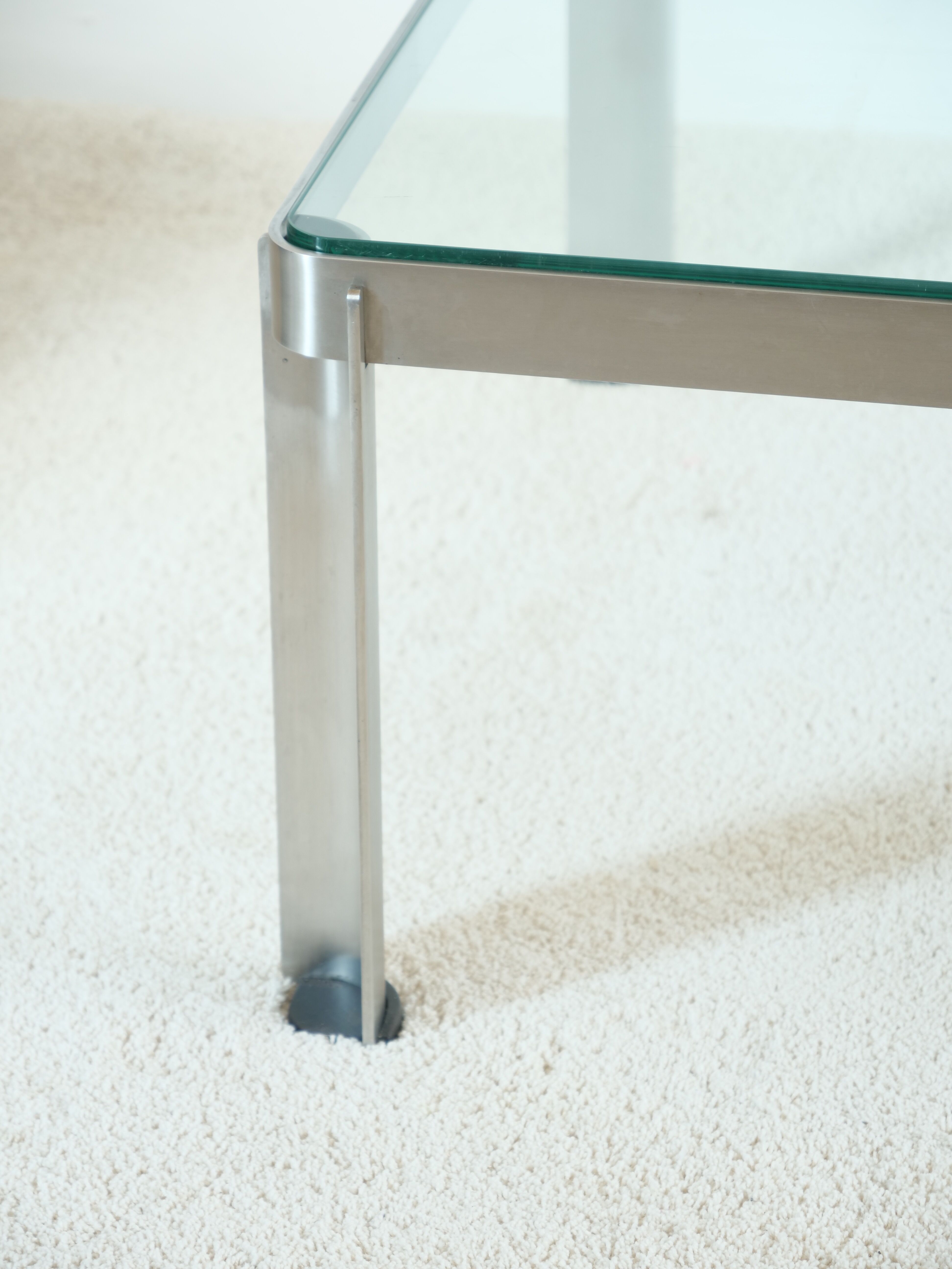 Coffee table model t113 by Osvaldo Borsani for Tecno 1975