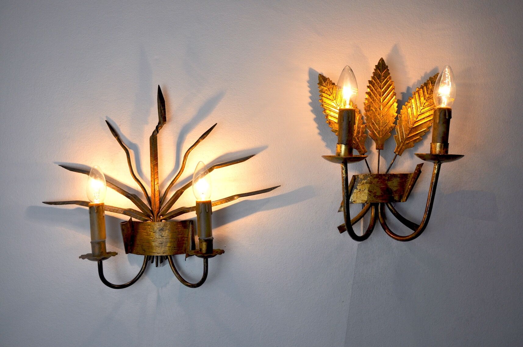 Pair of floral wall lamps by Ferroarte, regency, Spain, 1970