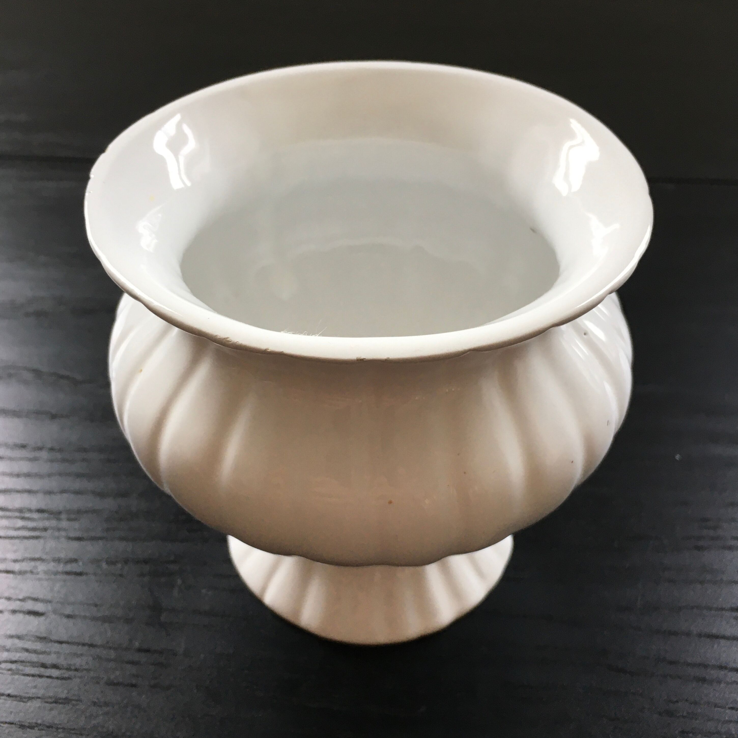 White Médicis style vase