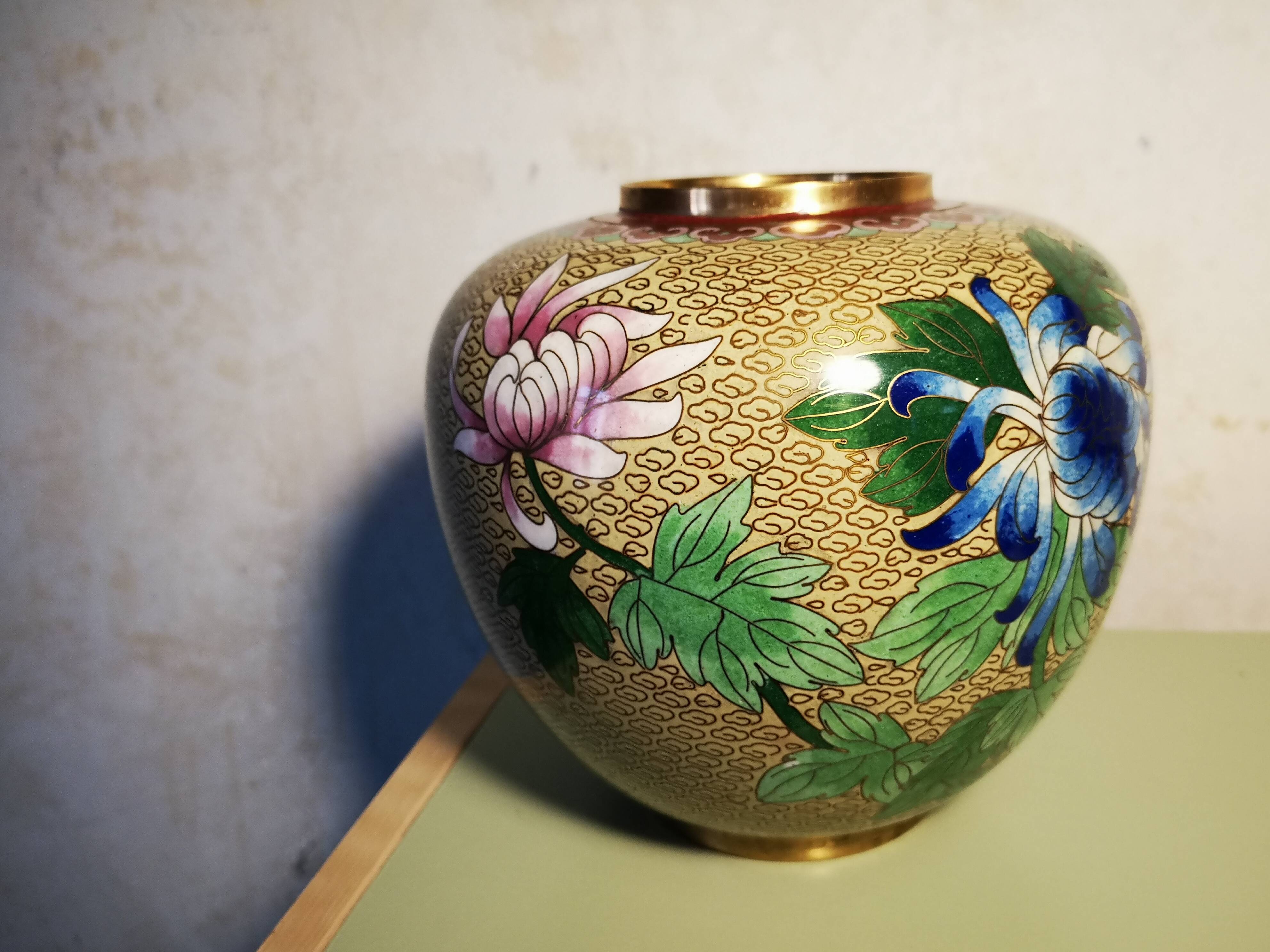 Chinese cloisonné vase email