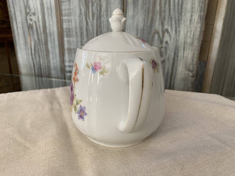 Cream porcelain coffee pot with multicoloured pastel floral decoration CT Karl Tielsch, Germany 1940s.