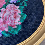 Set of 3 round frames with cross-stitch flowers