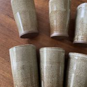 Mugs en grès émaillé vintage