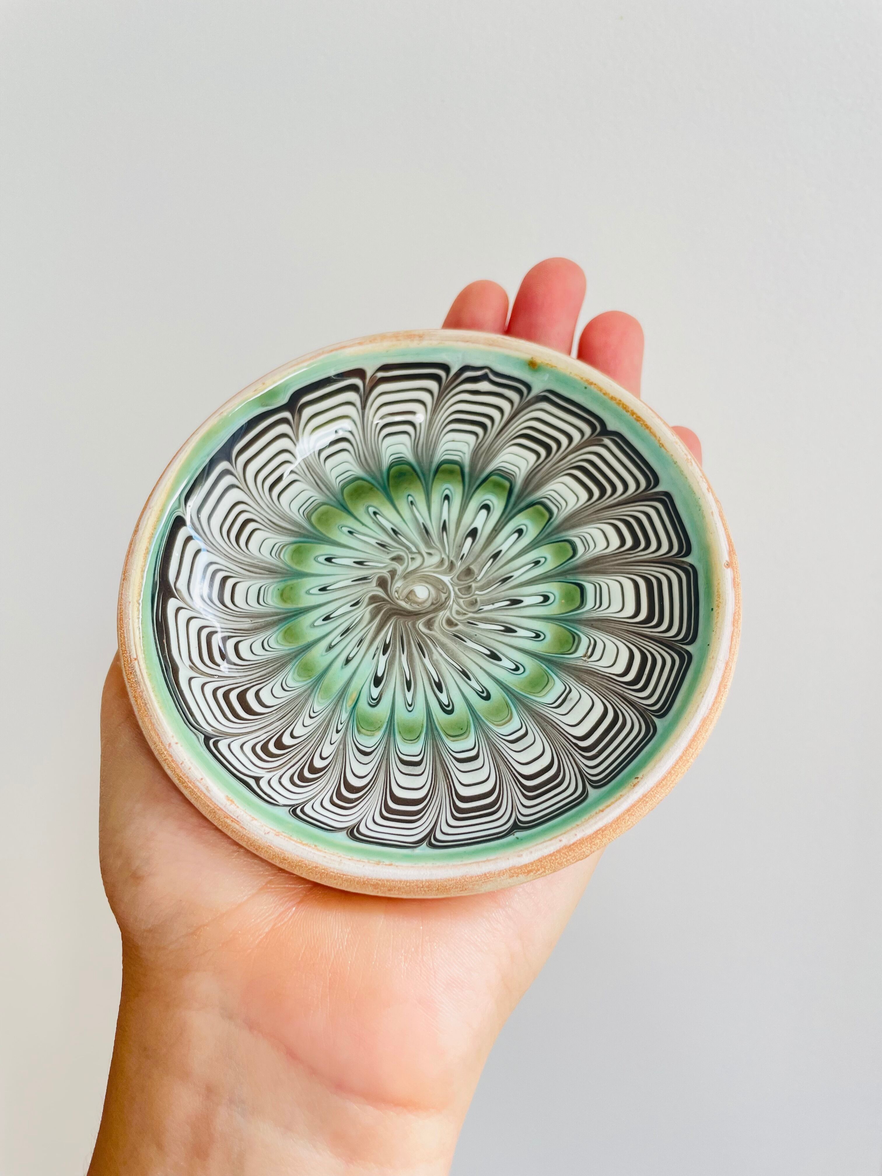 Romanian handicraft ceramic plate