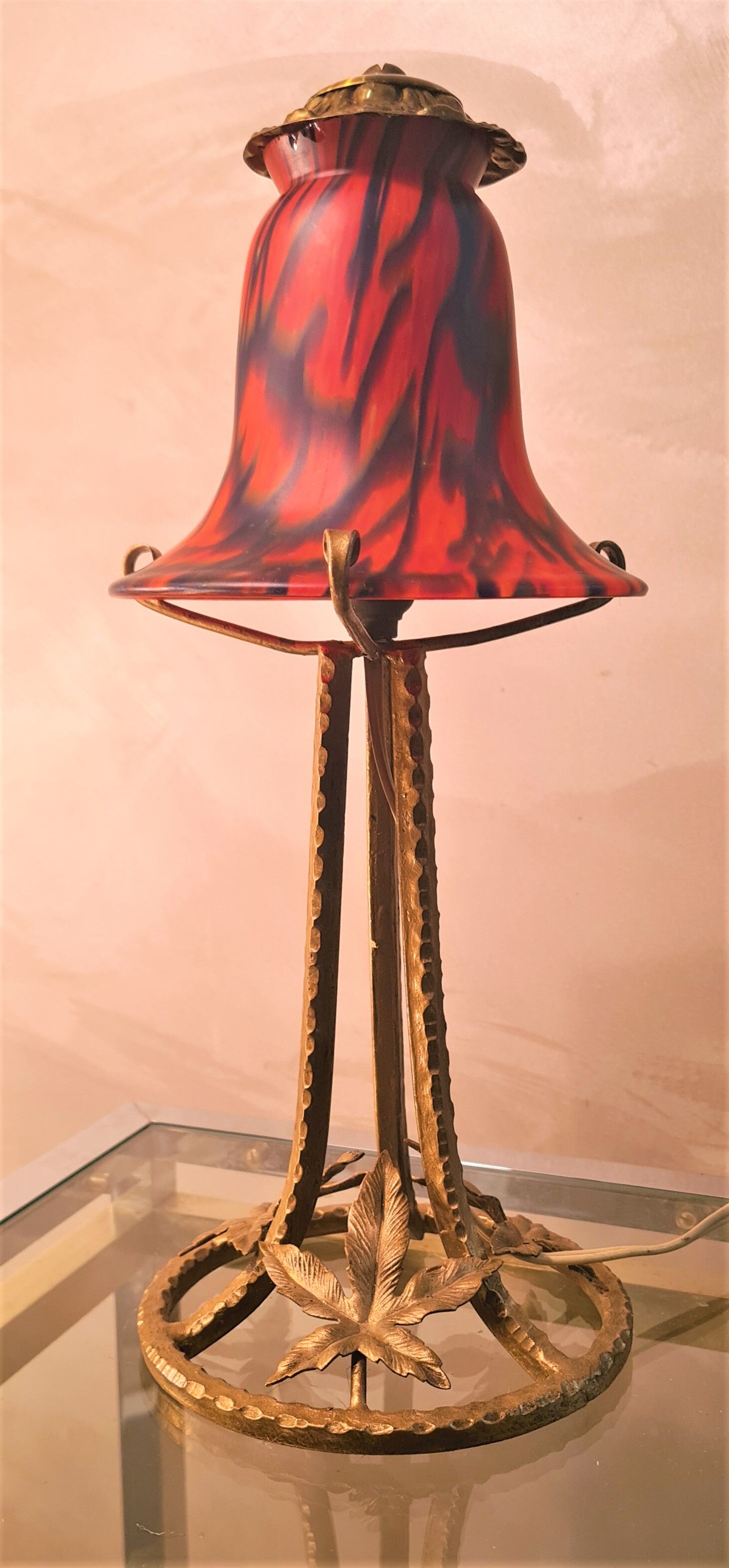Wrought iron lamp patinated gold with beautiful marbled tulip orange, red, black, very beautiful 35x15 art deco