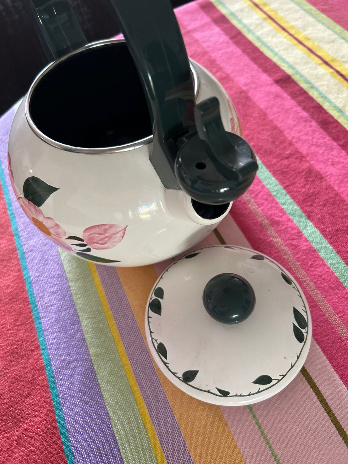 Whistling kettle