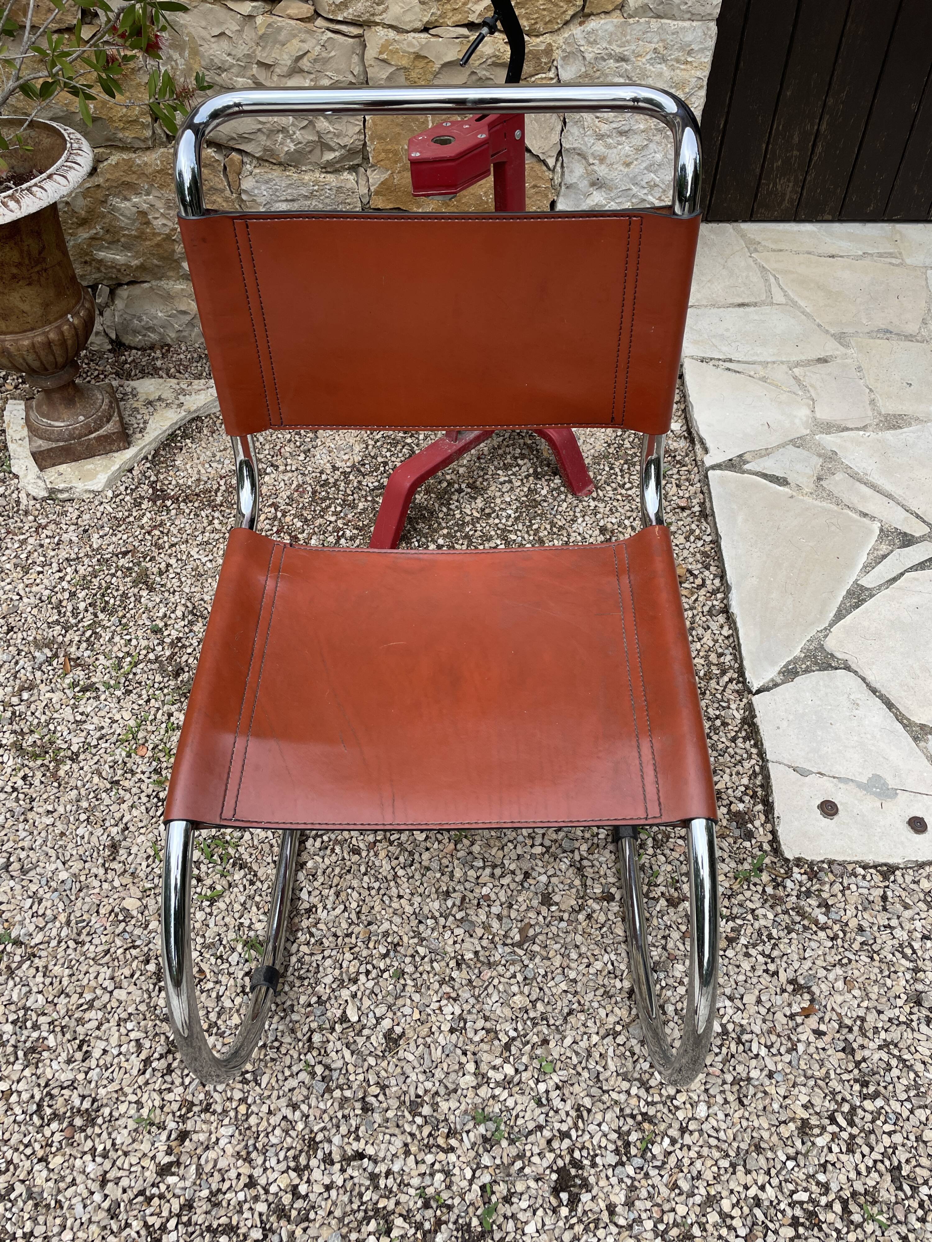 4 chaises Design Mies Van Der Rohe édition années 80