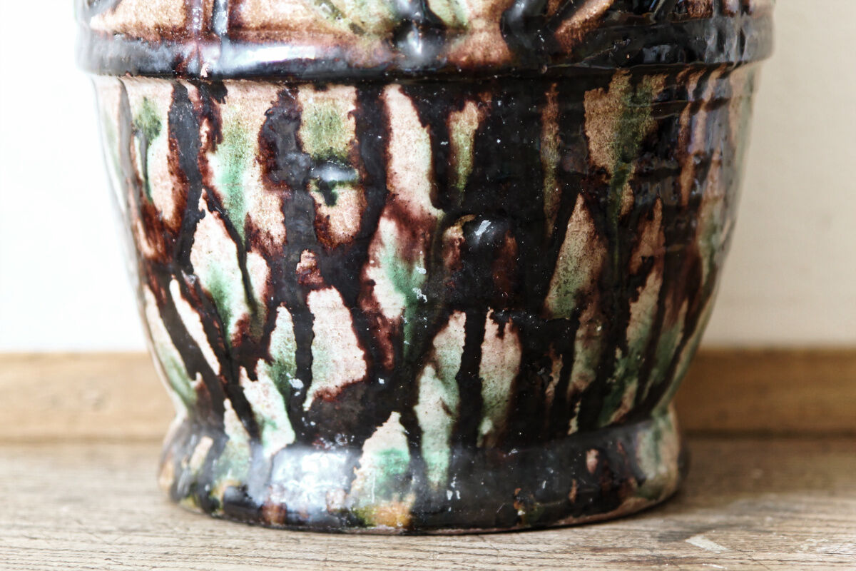 Gourd vase in high relief