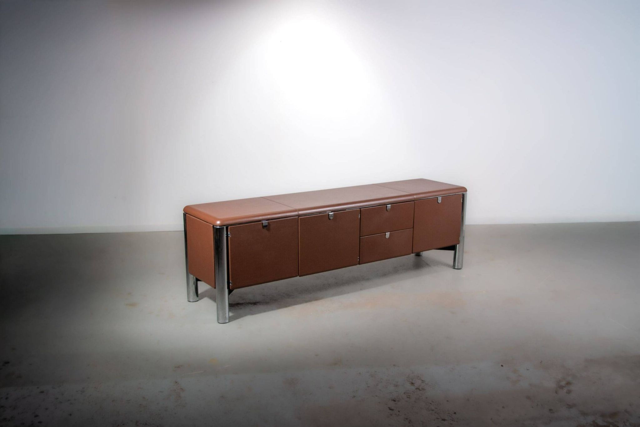 No. 3076 credenza extension in Vitello leather from the Pfister Executive Office Collection for KnollStudio. Circa 1988