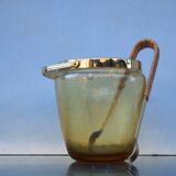 Seau à glace en verre ambré craquelé du milieu du siècle WMF avec poignée en rotin