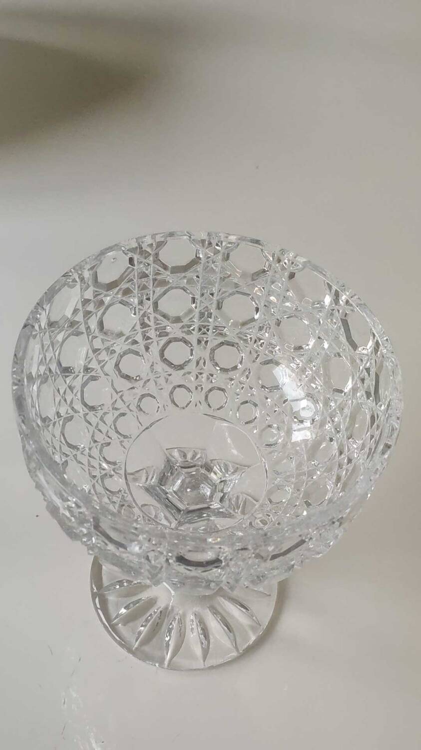 Large lead crystal candy dish/Drageoir. Tritschler Winterhalder. Dome shape, faceted patterns. Dim 30 x 15 cm