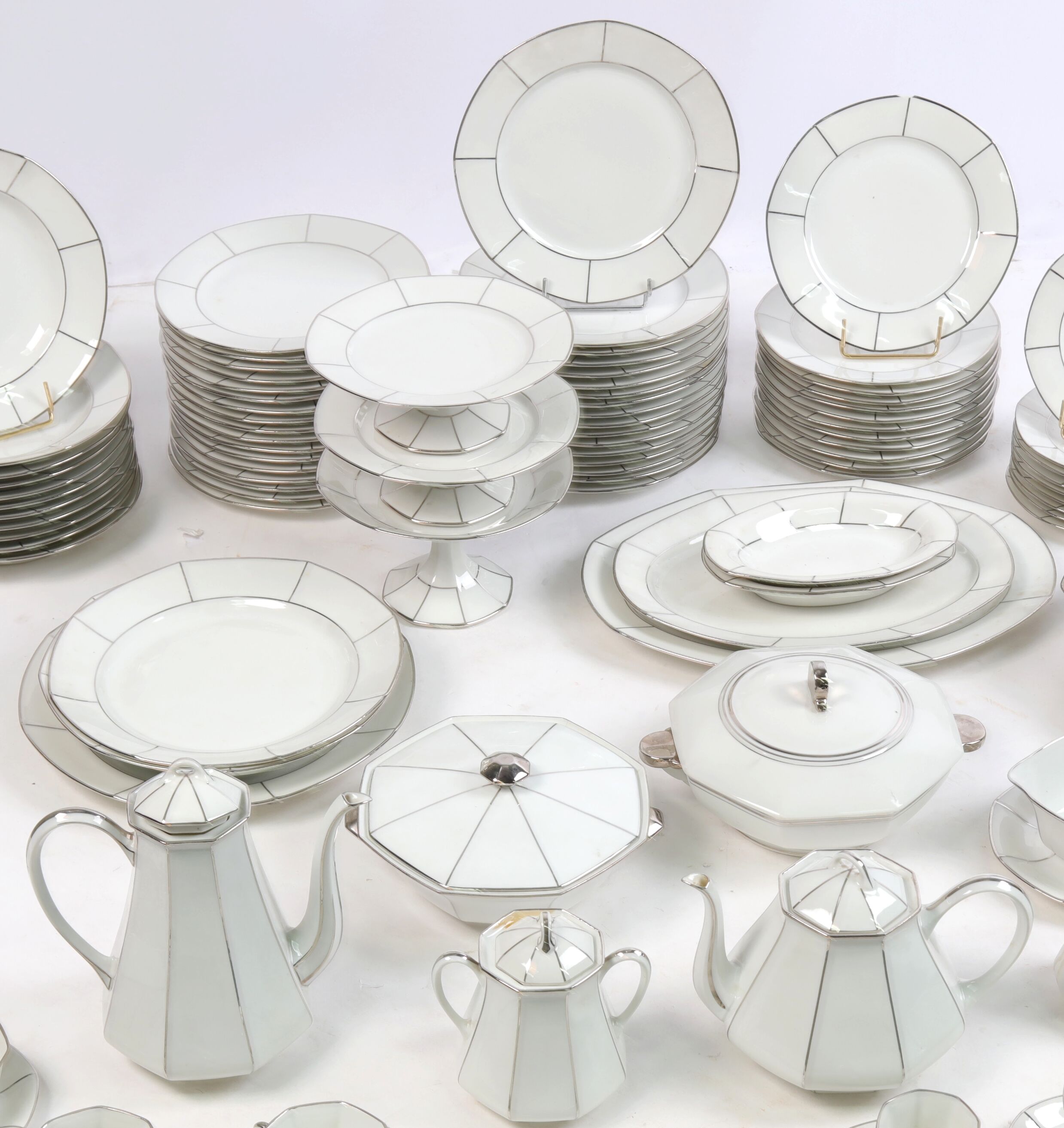 Bernardaud rare table service with platinum pattern art deco