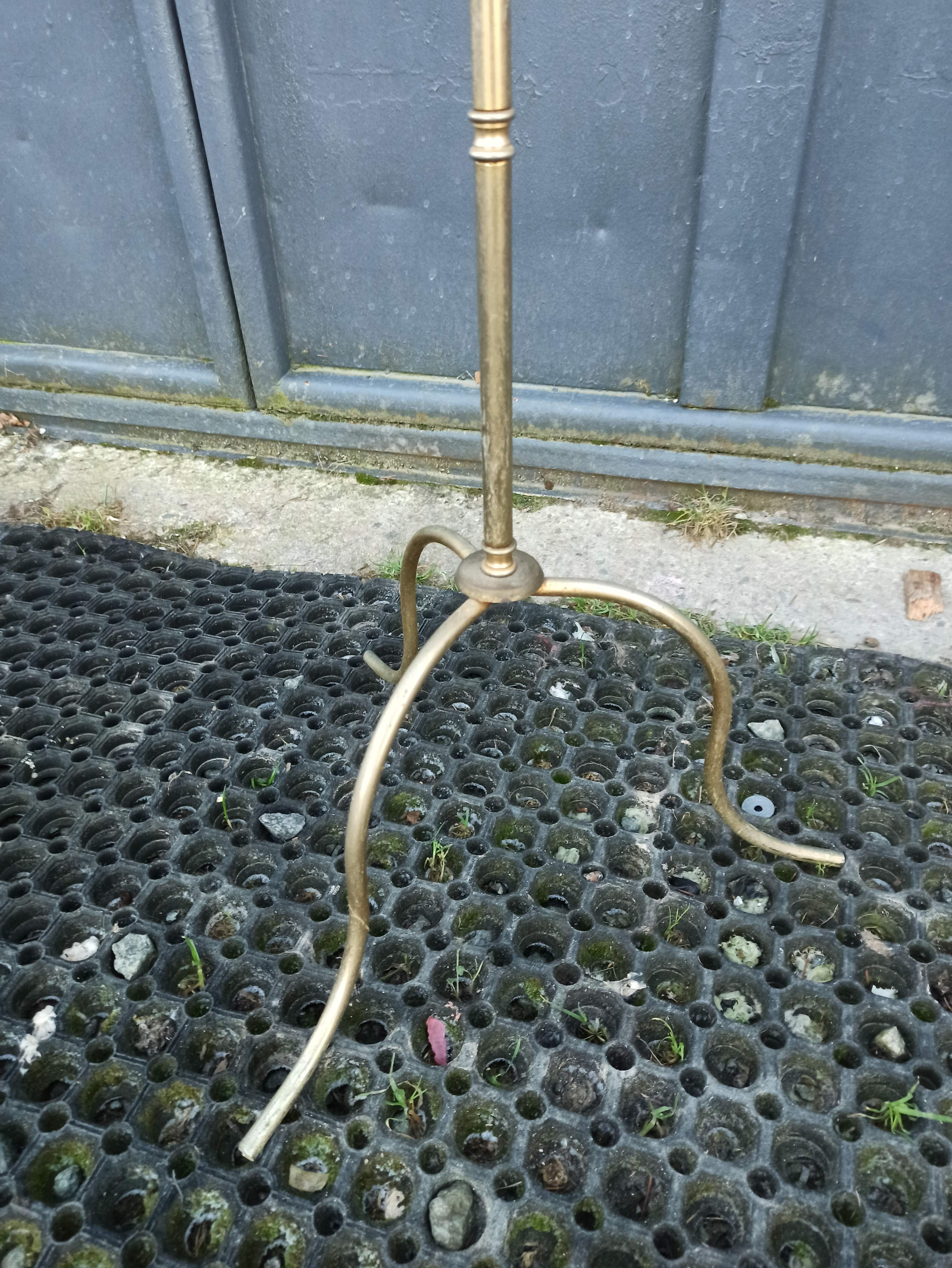 Golden chrome floor lamp foot