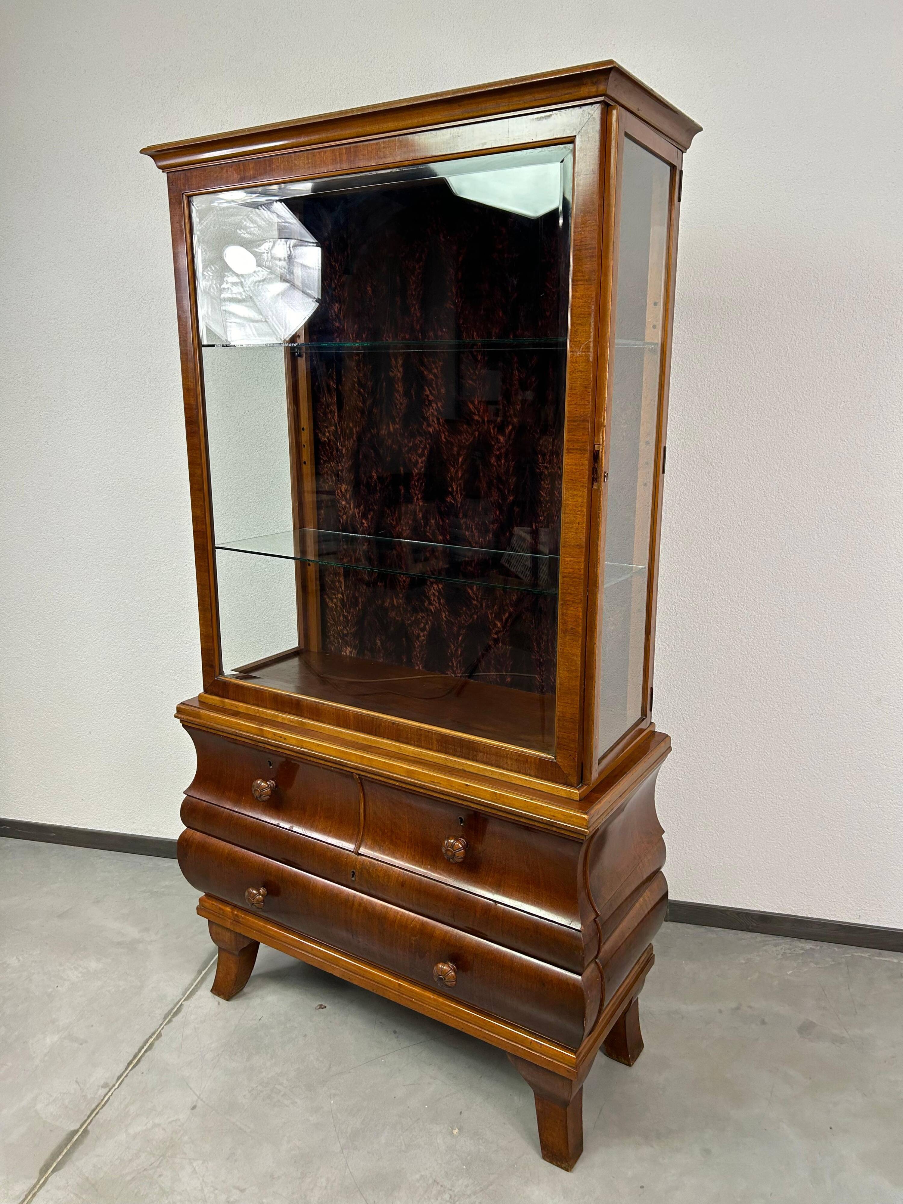Large Art Deco display case by Lingel