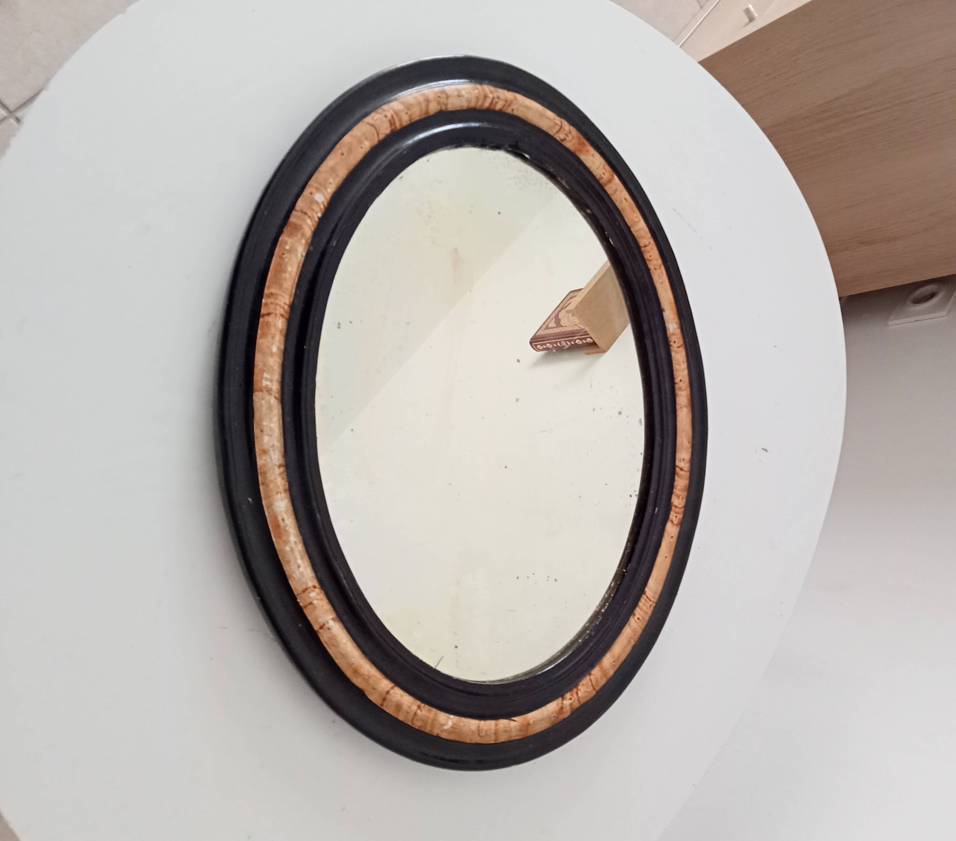 19th-century antique mirror in wood and stucco.