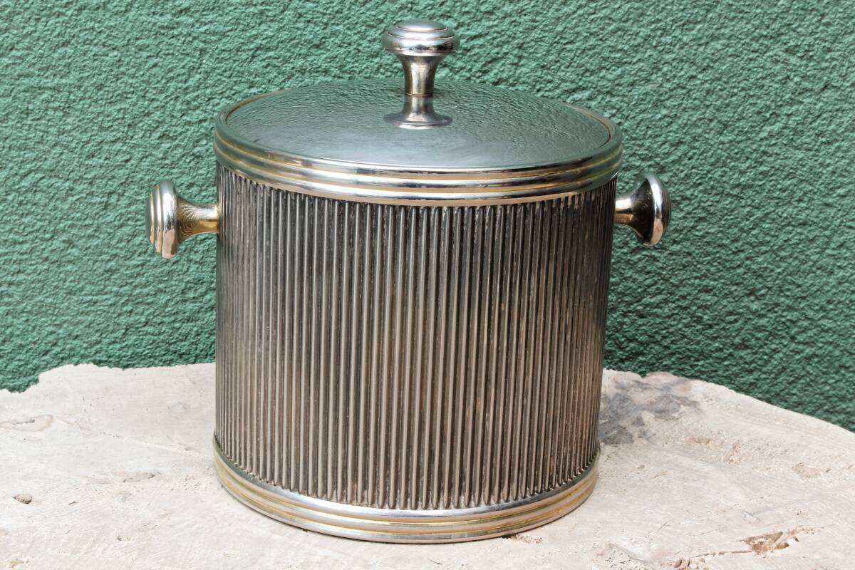 Silver-plated metal ice bucket, vintage 1970s.