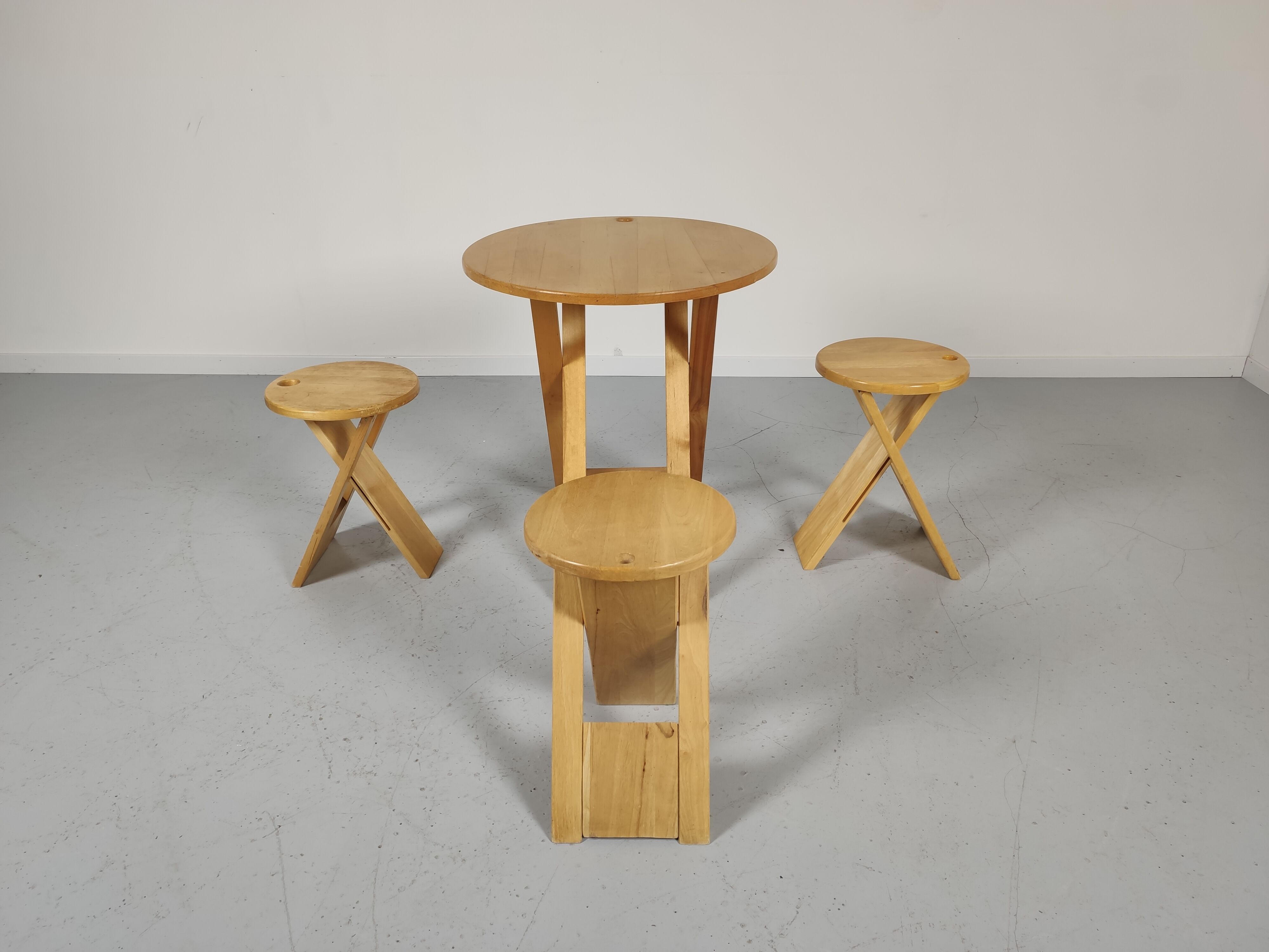 Table set - 3 Roger Tallon 1970s folding stools