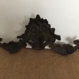 Ancien fronton en laiton, motifs floraux et ruban