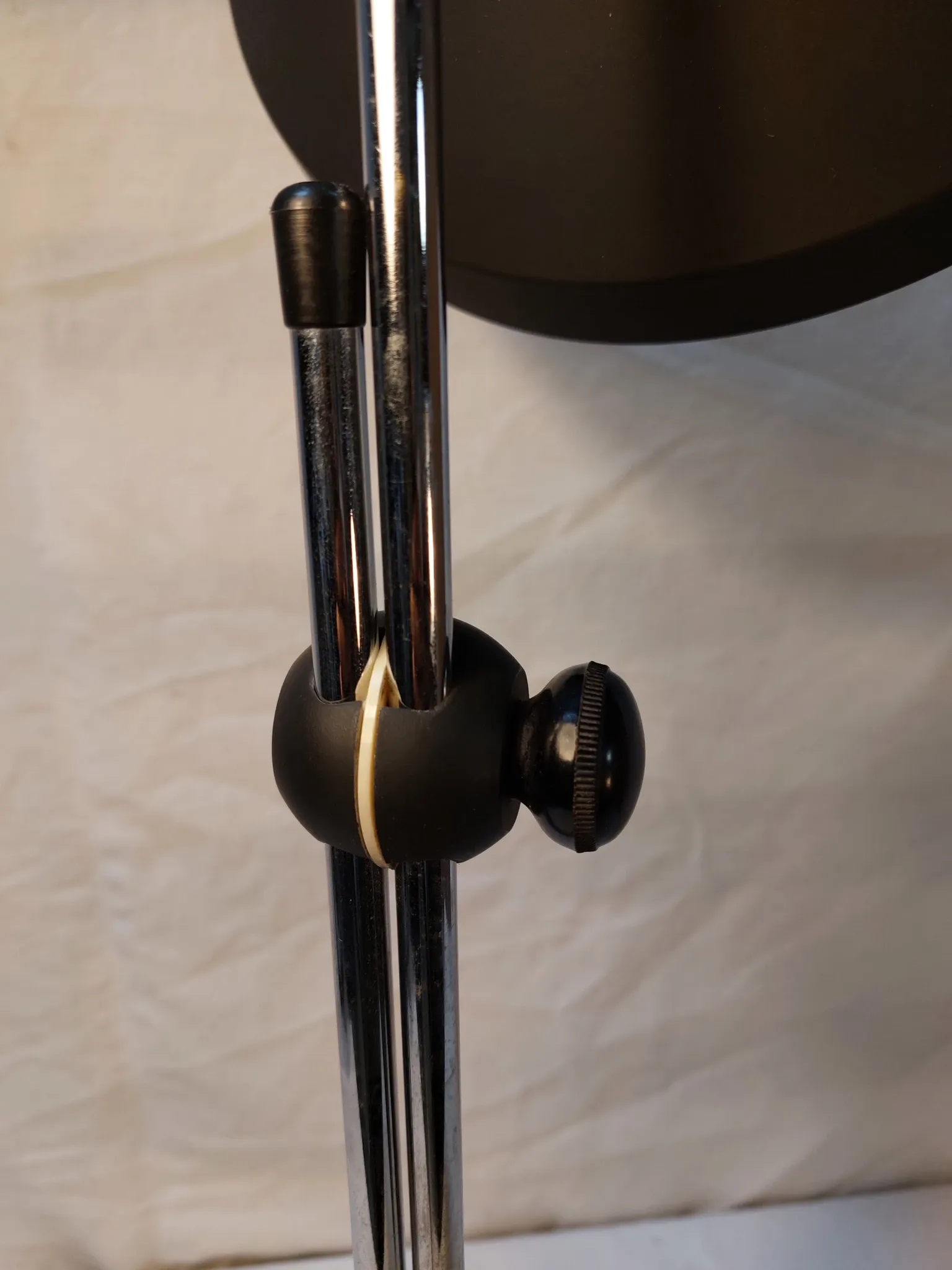 Vintage adjustable desk lamp in black metal and chrome, 1950s-70s.