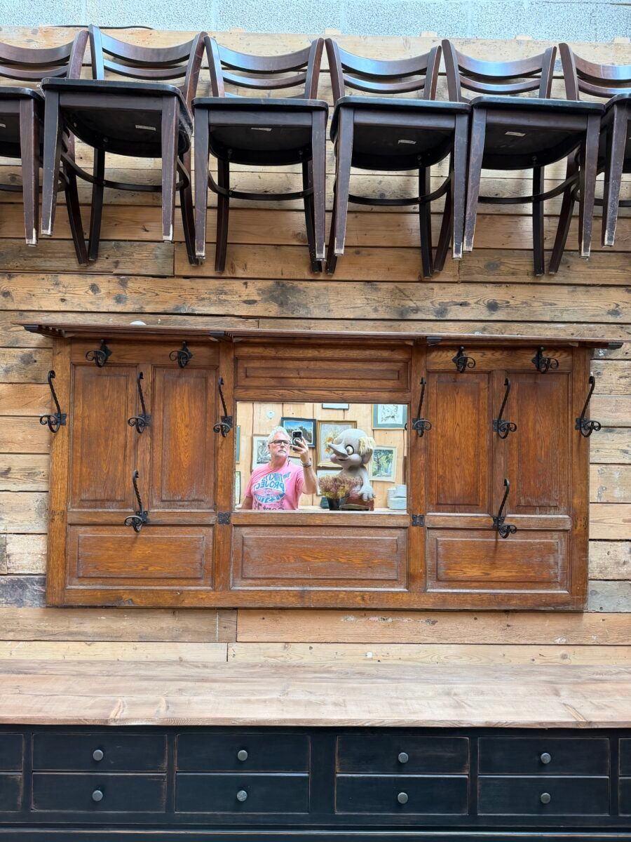 Large oak wall wardrobe from the early 20th century.