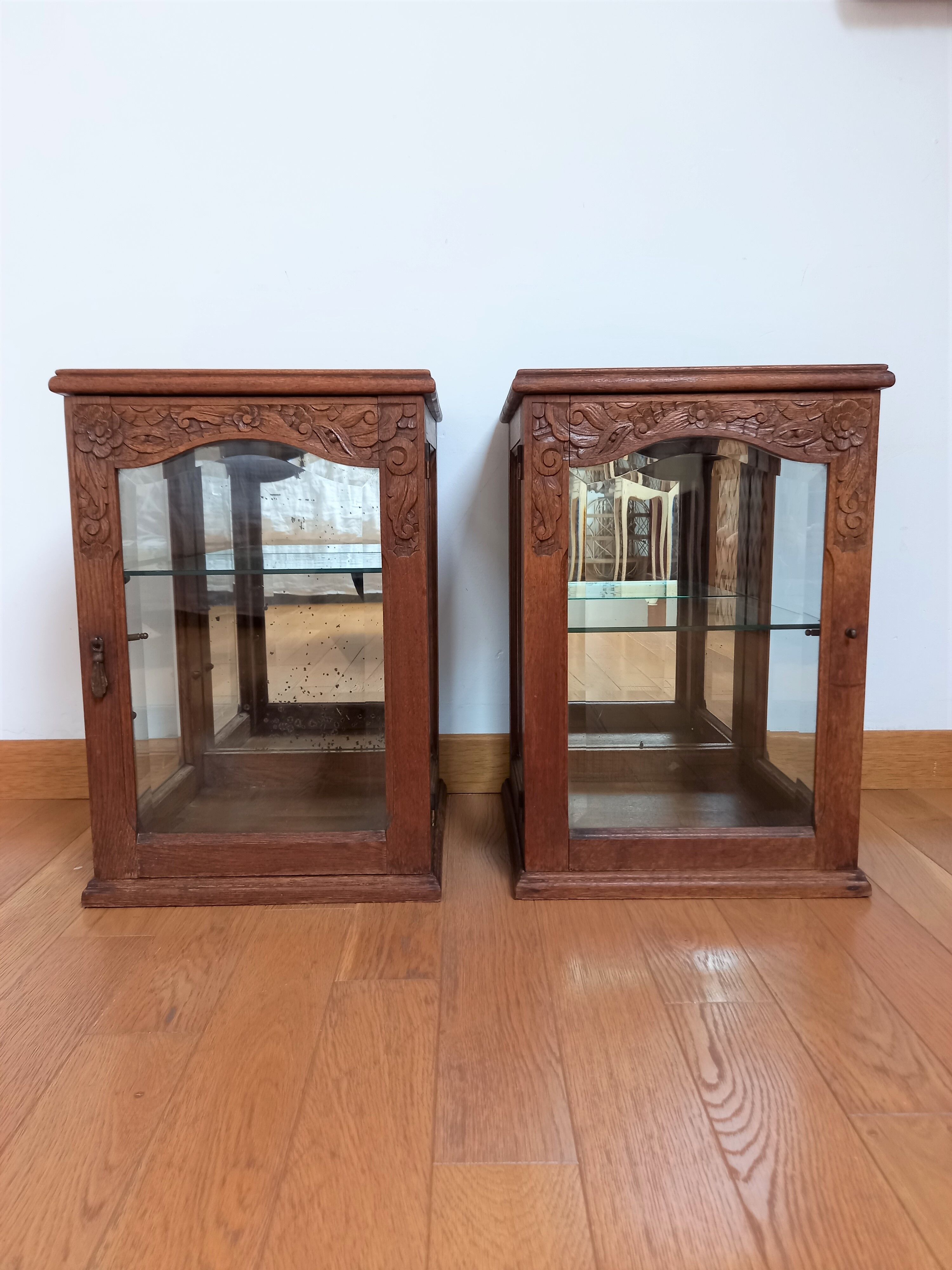 Lot de 2 vitrines