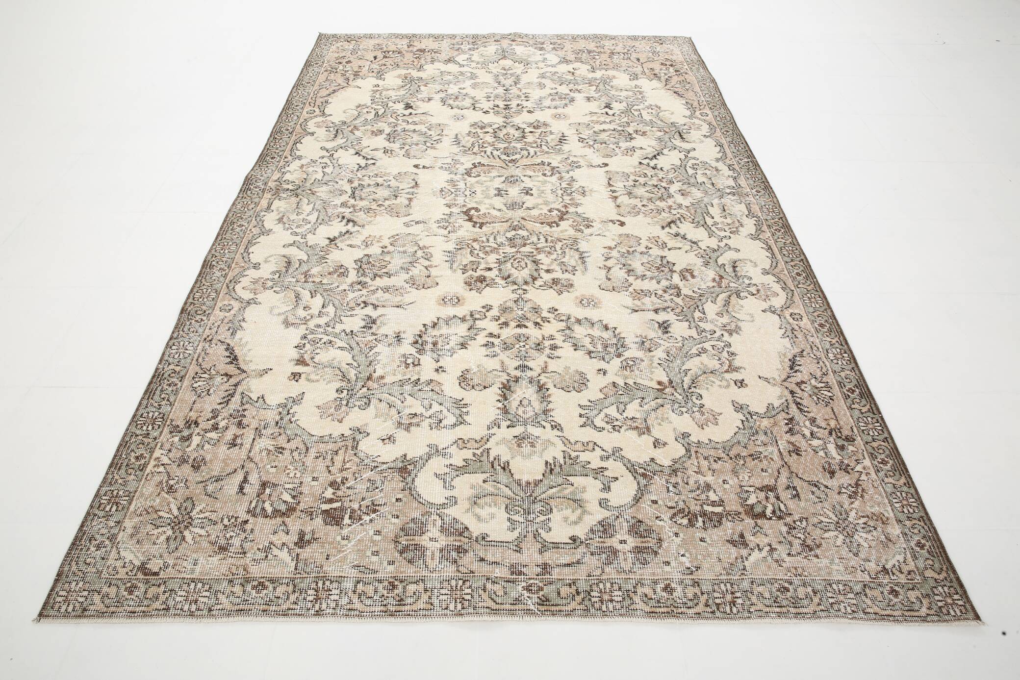 Brown & Cream Floral Vintage Rug, 195x302Cm