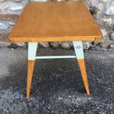 Maternal desk and its chair