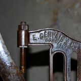 Ancienne Boucheuse de vin en fonte, de E. Gervais & Cie, Bordeaux