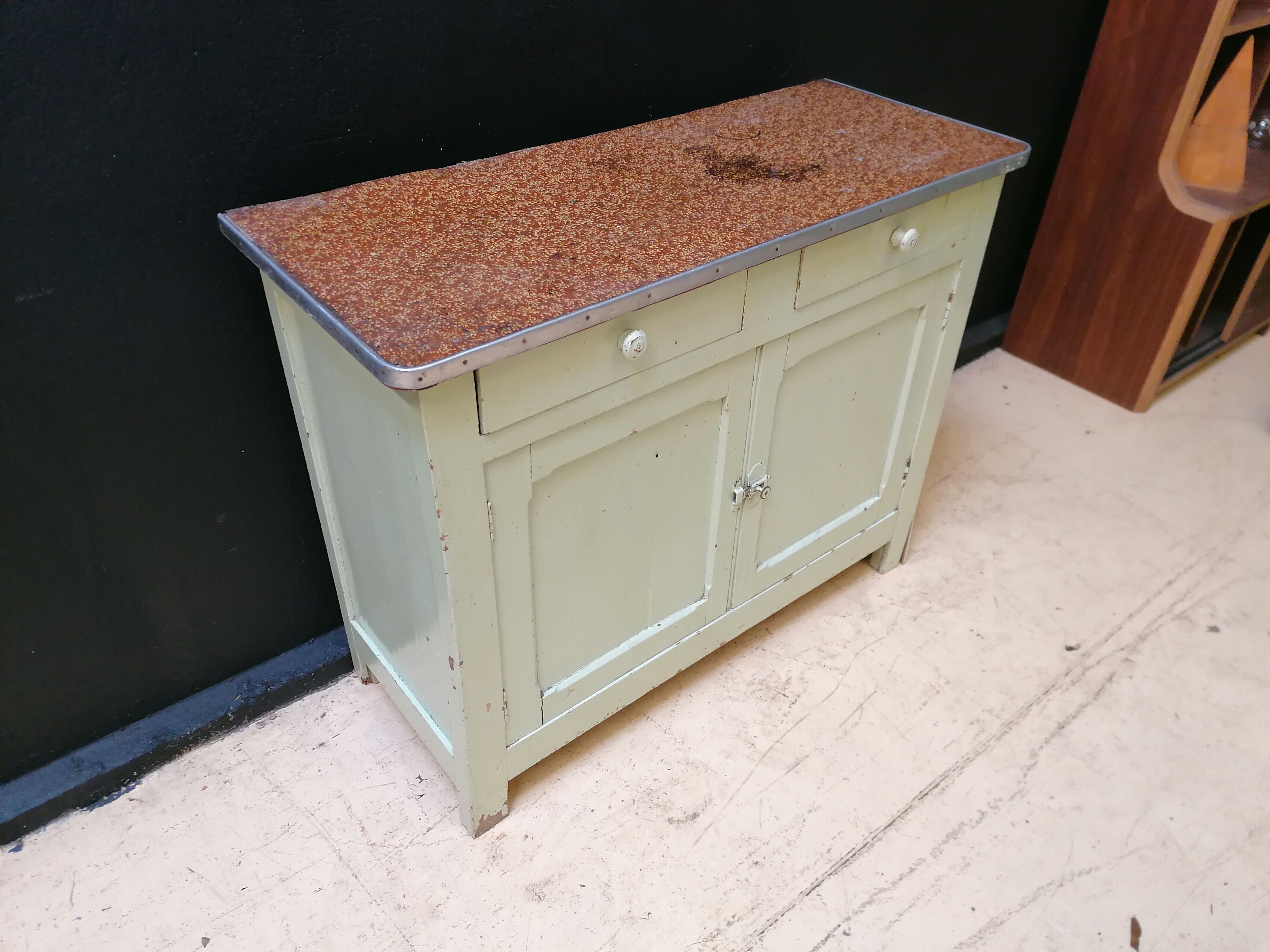 Furniture kitchen on in 60s formica