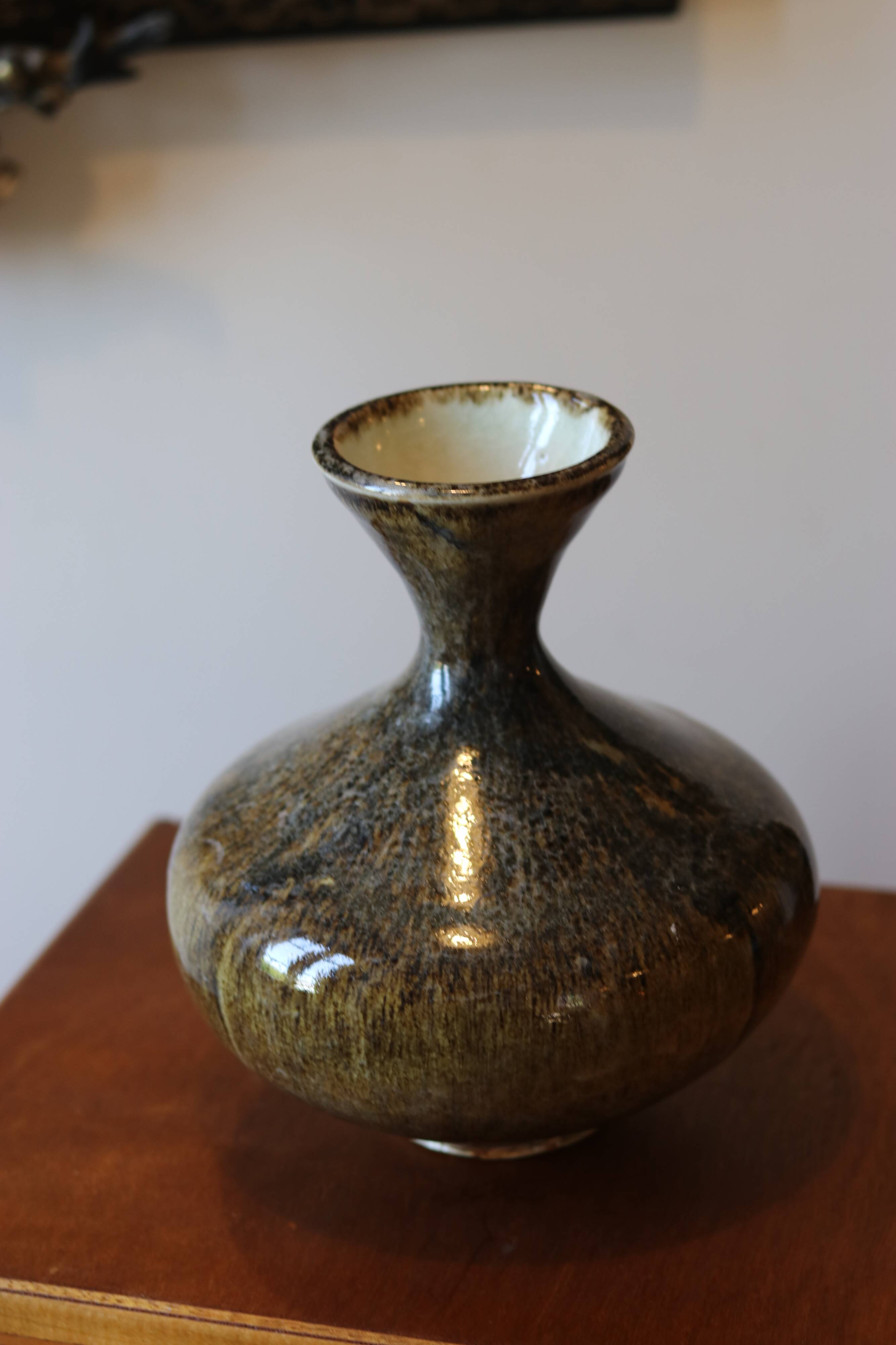 Vase en grès émaillé signé par le céramiste français Yves Rybczynski,