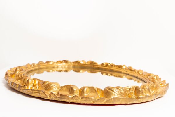 Miroir ovale décoratif en bois doré vintage avec cadre floral, Italie, années 1960