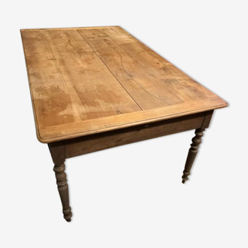 Ancienne table ferme pieds tournés