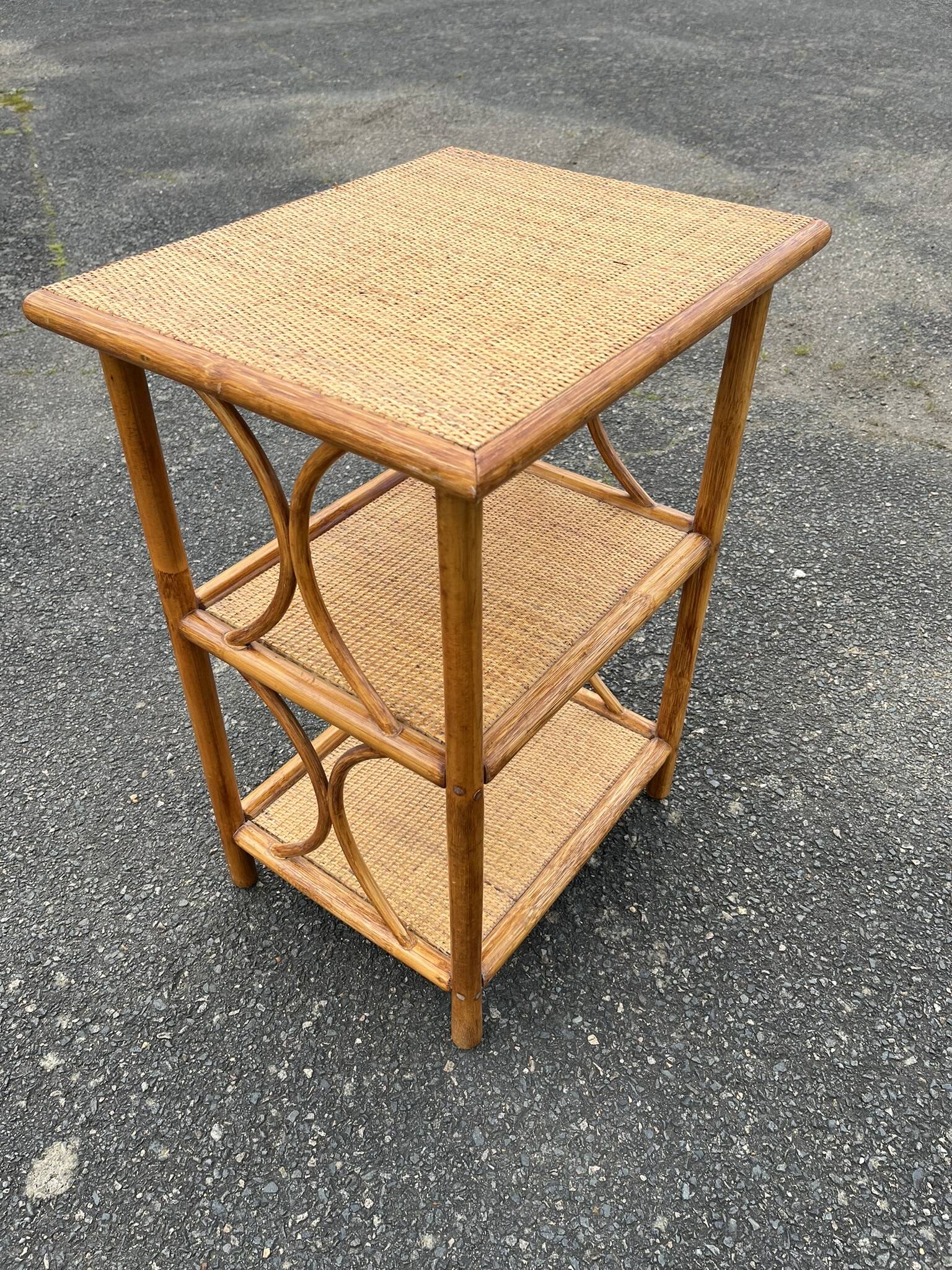 Petit meuble étagère en rotin