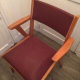 Chaise aux pieds compas au design scandinave