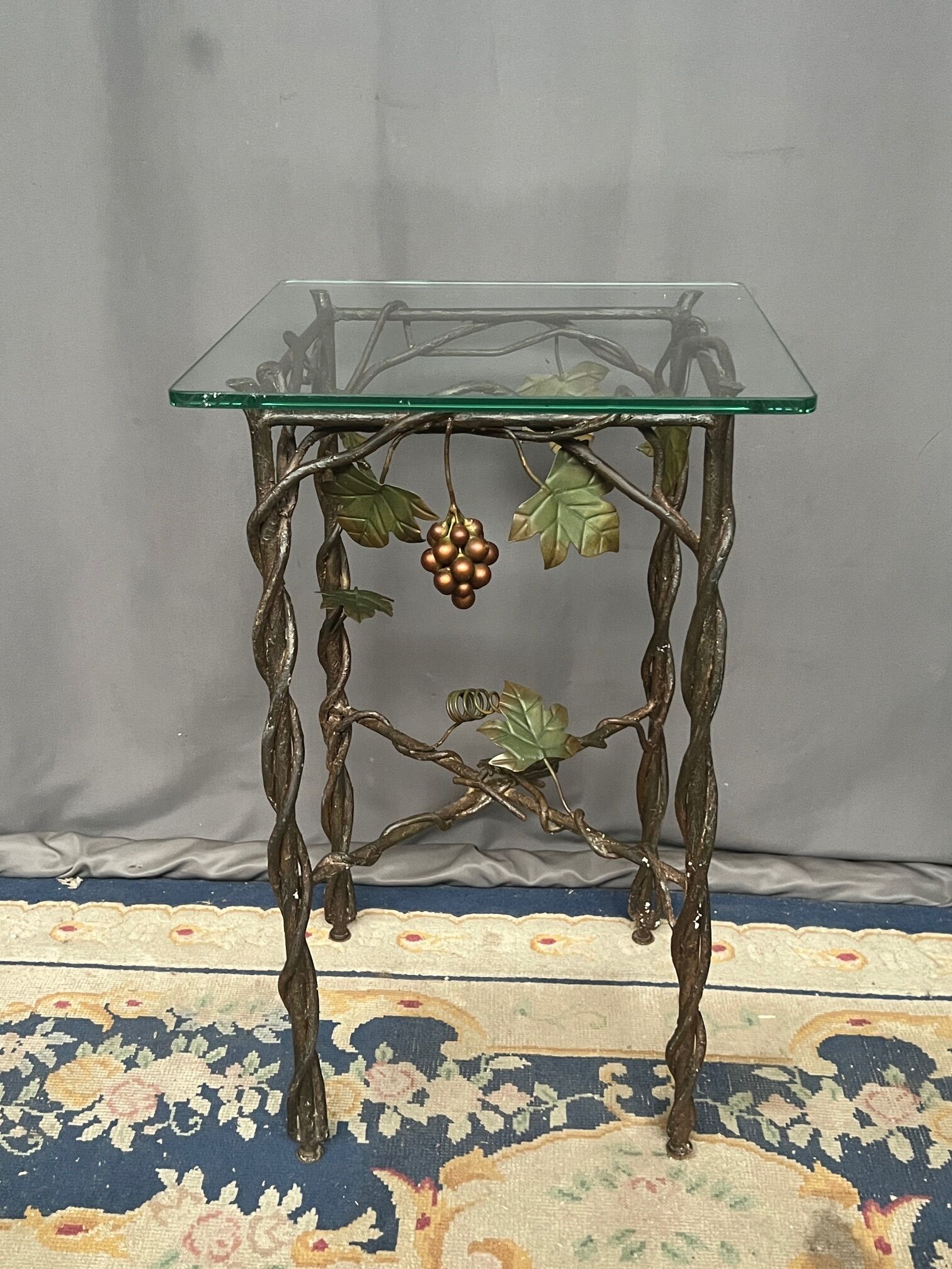 Table art nouveau. Fer forgé, verre.