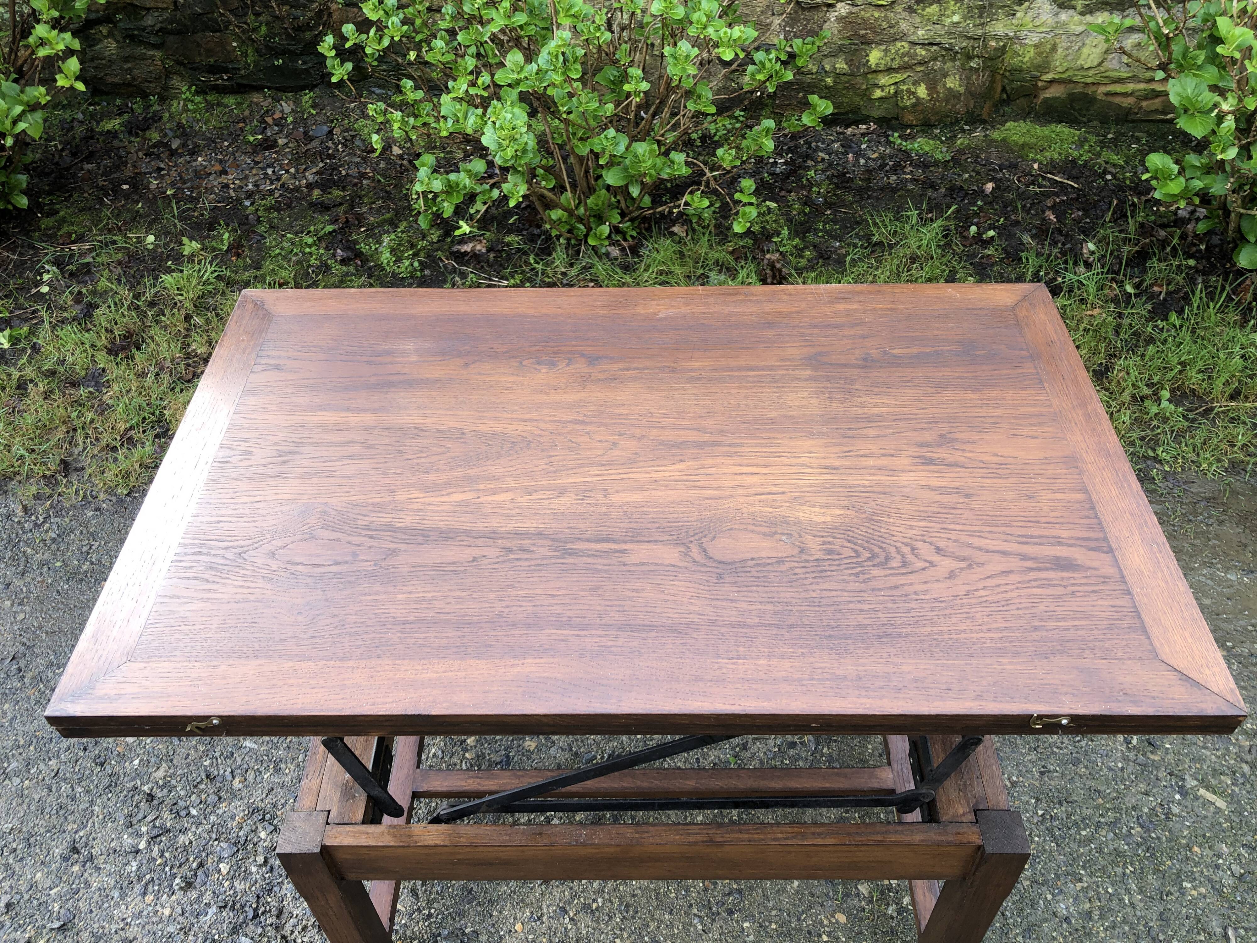 Table basse vintage modulable et extensible au système magique d’Albert Ducros en chêne.