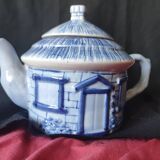 Thai teapot /hand painted porcelain Thailand