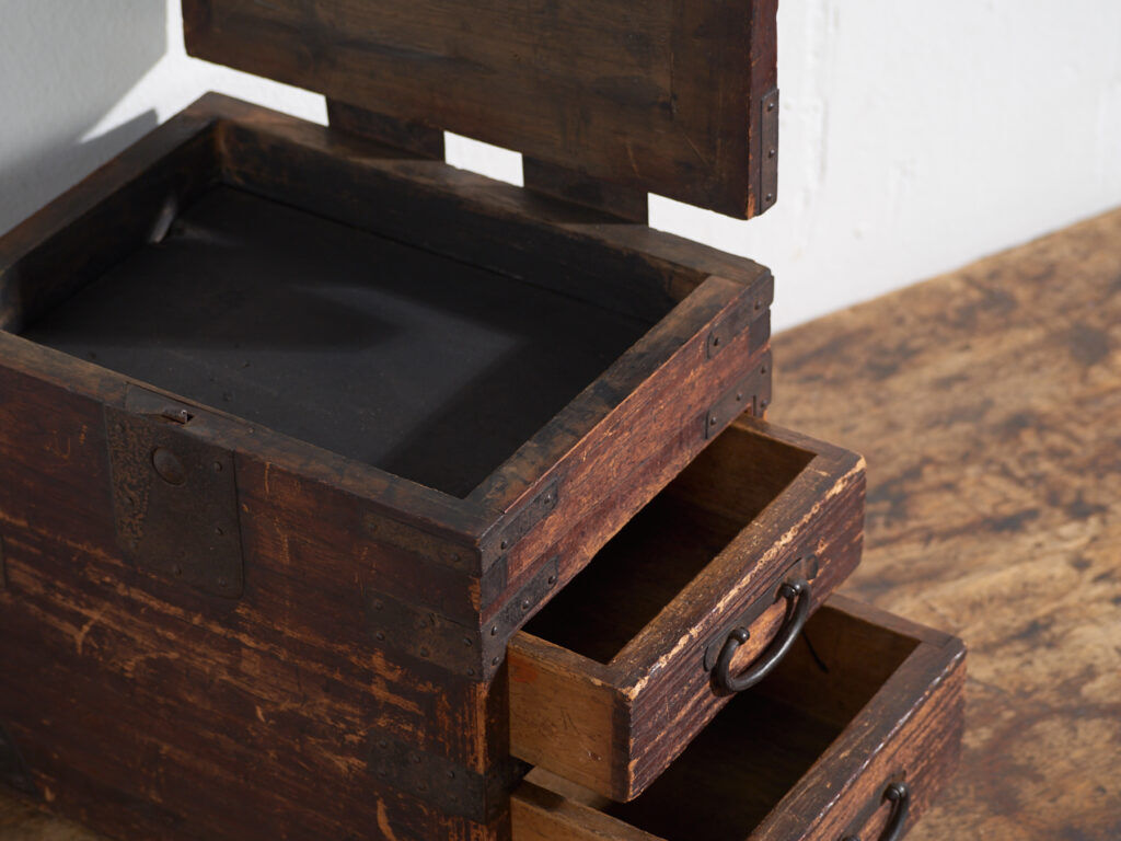 Japanese ko-dansu with hinged lid and paulownia wood drawers, Meiji–Taishō period, circa 1868–1926.