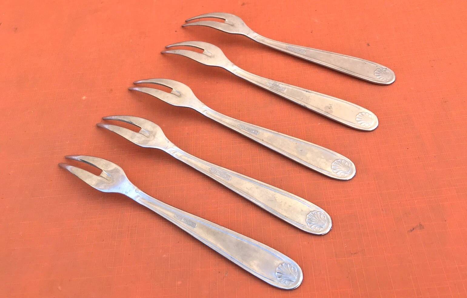 5 snail / shellfish forks with scallop shell design
