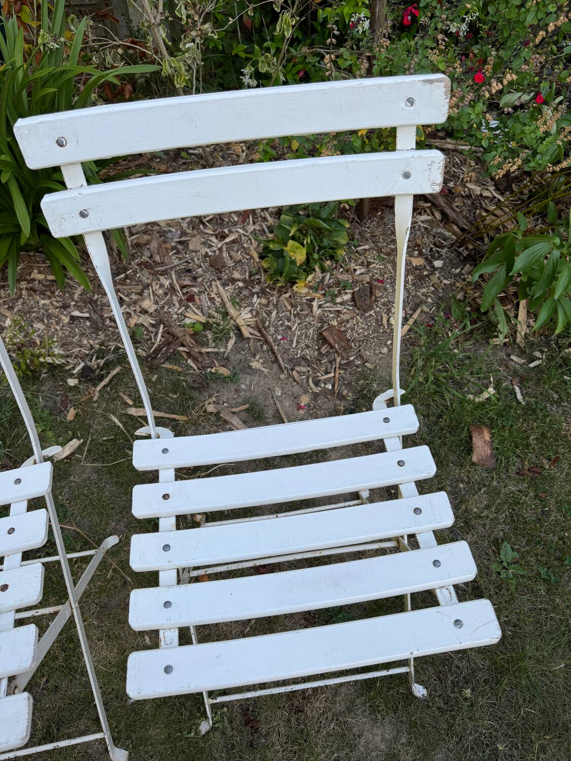 Set of 4 vintage folding chairs in metal and wood