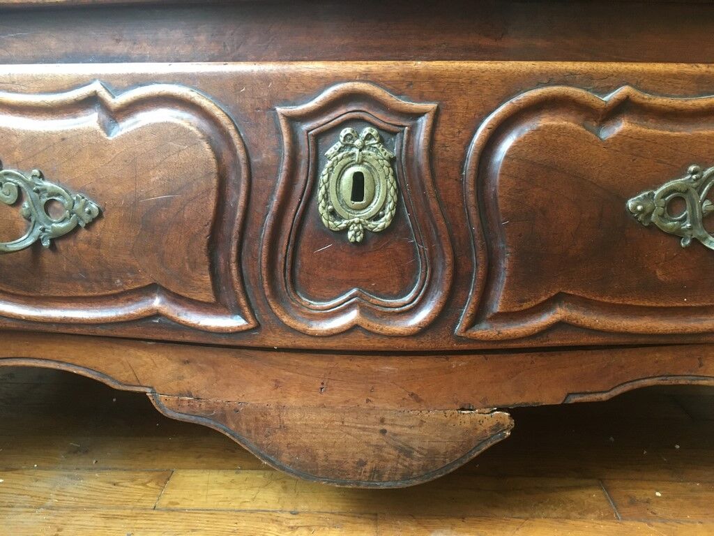 18th century Lyonnaise Louis XV walnut dresser